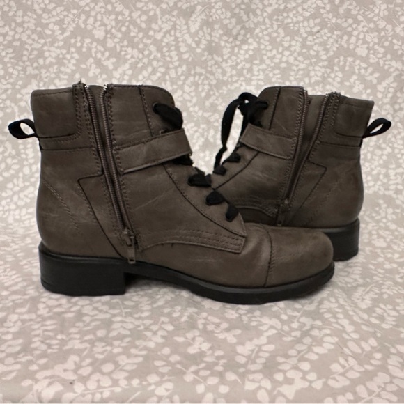 Madden Girl By Steve Madden Women's Combat Booties Grey/Black Size US 8.5 - Picture 3 of 8
